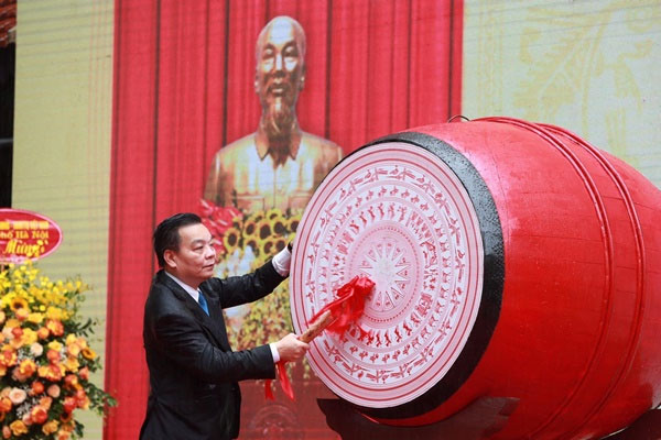 Bức ảnh lịch sử của lễ khai giảng năm học 2021 - 2022: Nhiều năm sau các thế hệ sẽ còn nhắc về buổi tựu trường&nbsp;kỳ lạ này-2