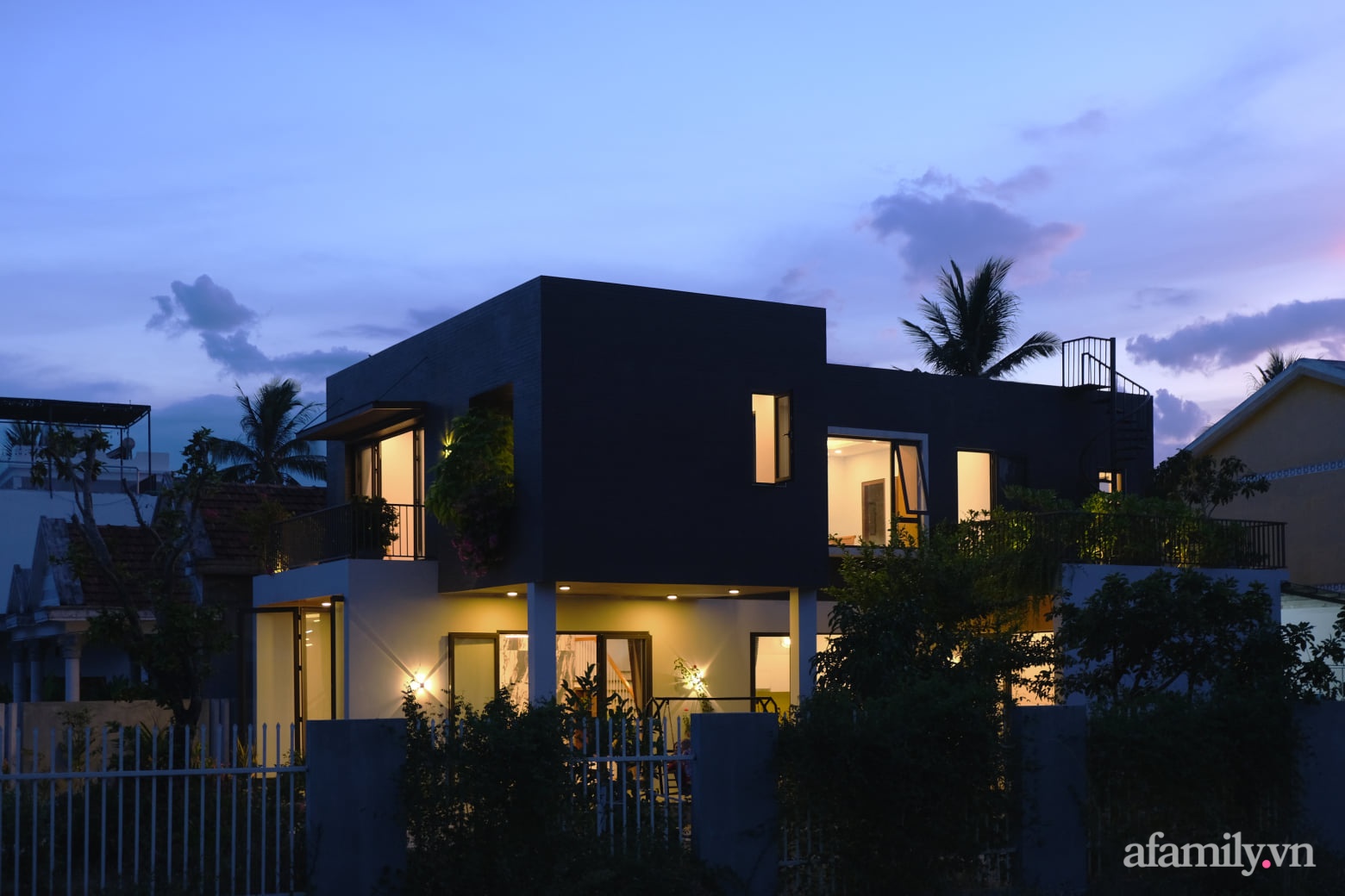 Ngôi nhà tương phản màu sắc mang nét đẹp hiện đại của con gái tự thiết kế dành tặng ba mẹ ở Quảng Nam-6