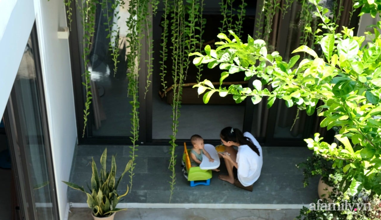 Ngôi nhà tương phản màu sắc mang nét đẹp hiện đại của con gái tự thiết kế dành tặng ba mẹ ở Quảng Nam-18