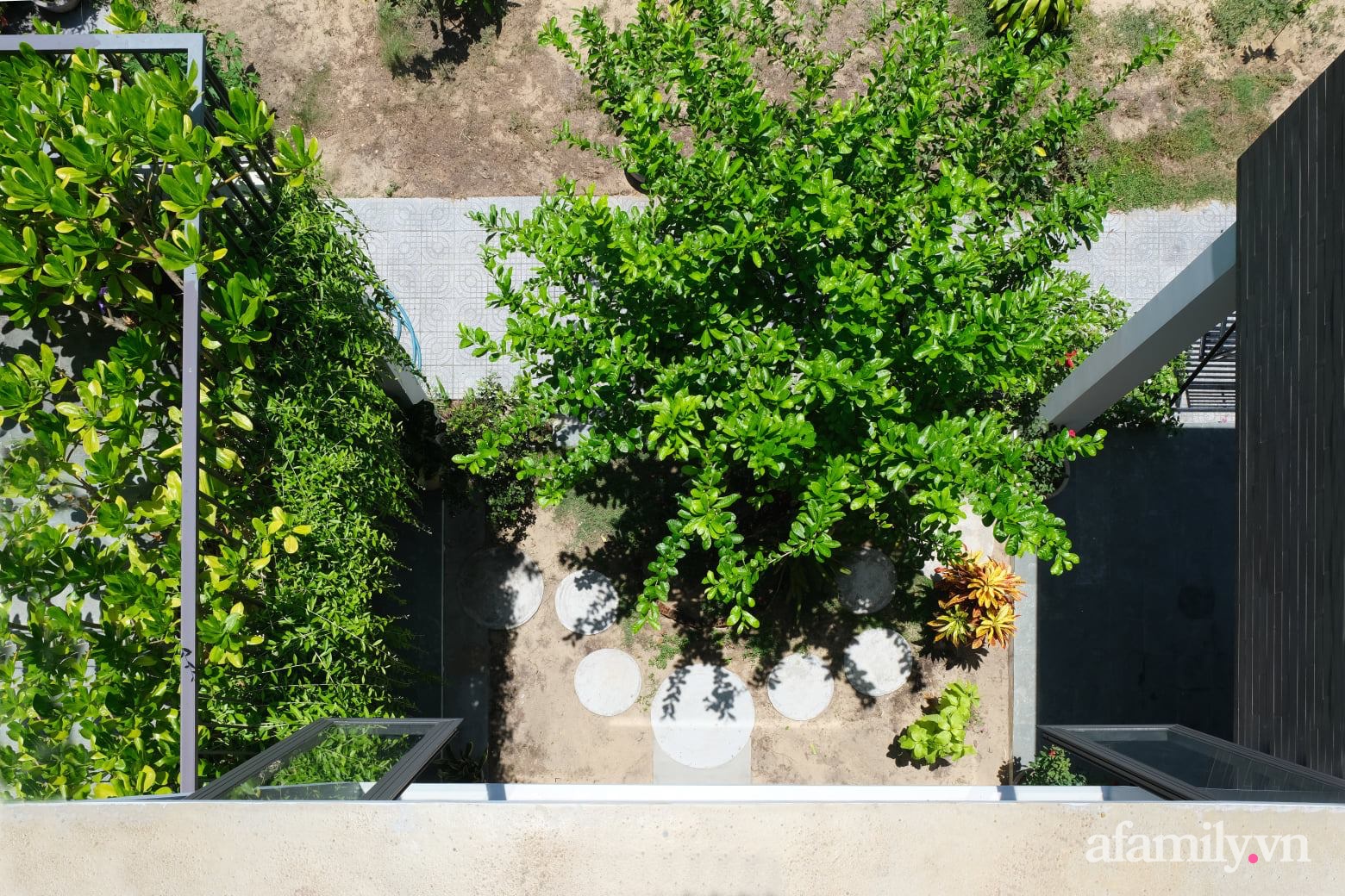 Ngôi nhà tương phản màu sắc mang nét đẹp hiện đại của con gái tự thiết kế dành tặng ba mẹ ở Quảng Nam-19