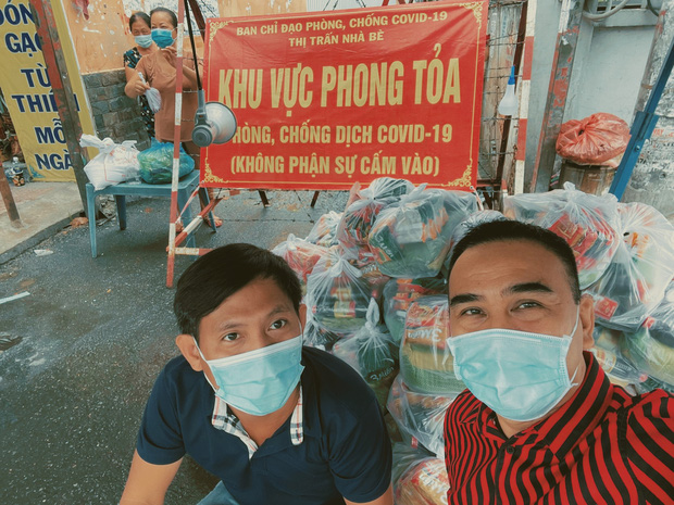 Quyền Linh bất ngờ hết tiền điện thoại trên sóng livestream, lý do đằng sau ai cũng xúc động-4