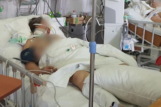 Bộ Y tế cảnh báo hiện tượng nhân viên y tế tự ý bỏ việc giữa mùa dịch, xem xét tước chứng chỉ hành nghề