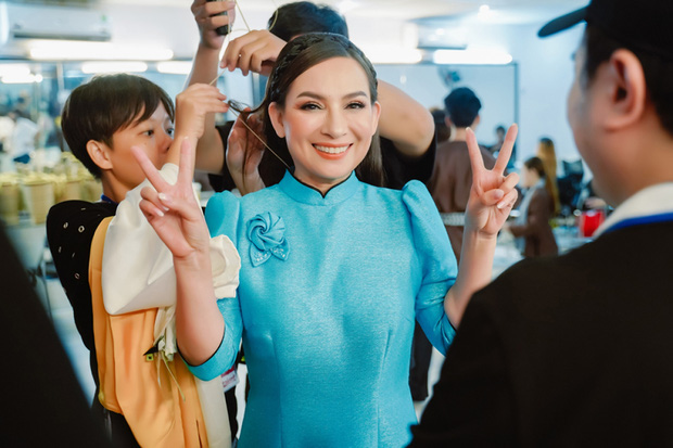 Rộ tin sức khoẻ Phi Nhung chuyển biến nặng, phải bay chuyên cơ về Mỹ điều trị Covid-19, người thân nói gì?-3