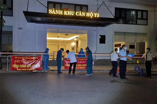Hà Nội: Gia đình 4 người mắc COVID-19, phong tỏa một tòa chung cư ở Times City