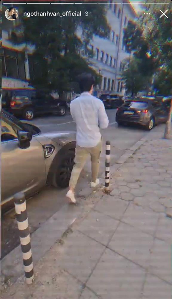Mặc tin đồn bị bạn trai CEO lợi dụng tình cảm, Ngô Thanh Vân tình bể bình nắm tay Huy Trần rảo bước bên trời Tây-2