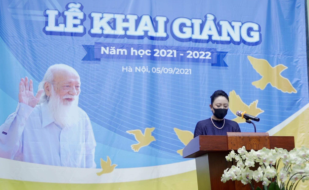 Bị ném đá vì hình xăm trên cổ trong bức ảnh khai giảng lịch sử, cô hiệu phó Văn Thuỳ Dương chính thức lên tiếng-2