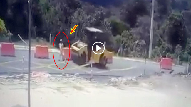 Thong dong đi bộ trong công trường, người công nhân không hề hay biết tai họa lẳng lặng đeo bám phía sau lưng-1