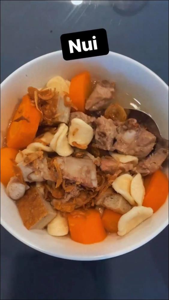 Từ cô gái chuyên order đồ ăn, mùa dịch Mai Phương Thúy hóa thành gái đảm, vào bếp nấu nhiều&nbsp;món&nbsp;ngon hấp dẫn-8