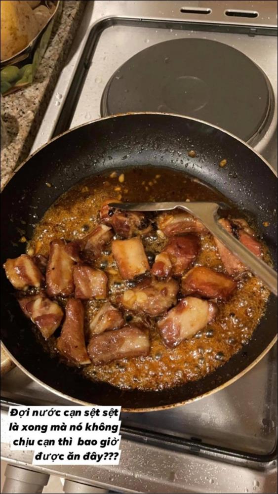 Từ cô gái chuyên order đồ ăn, mùa dịch Mai Phương Thúy hóa thành gái đảm, vào bếp nấu nhiều&nbsp;món&nbsp;ngon hấp dẫn-6