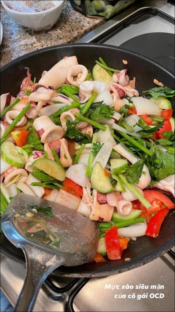 Từ cô gái chuyên order đồ ăn, mùa dịch Mai Phương Thúy hóa thành gái đảm, vào bếp nấu nhiều&nbsp;món&nbsp;ngon hấp dẫn-12