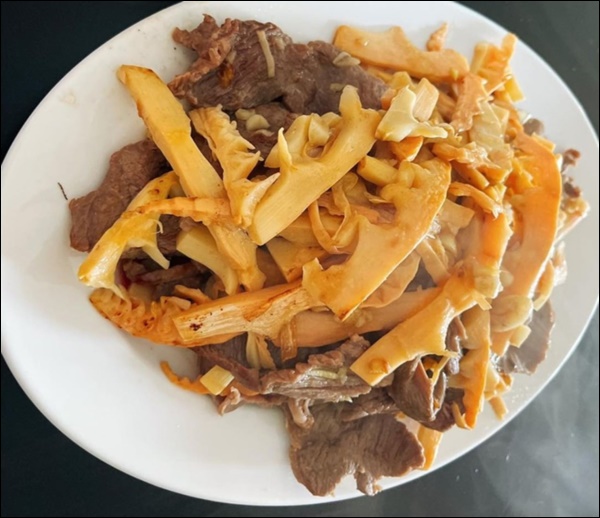 Từ cô gái chuyên order đồ ăn, mùa dịch Mai Phương Thúy hóa thành gái đảm, vào bếp nấu nhiều món ngon hấp dẫn-13