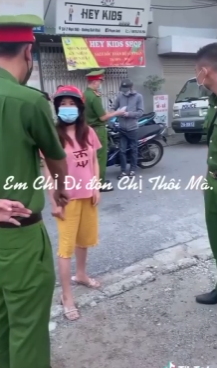 Ra đường đi đón chị gái nhưng không có giấy tờ tùy thân, người phụ nữ cãi công an: Có mỗi cái việc thế thôi thì cần gì phải giấy?-2