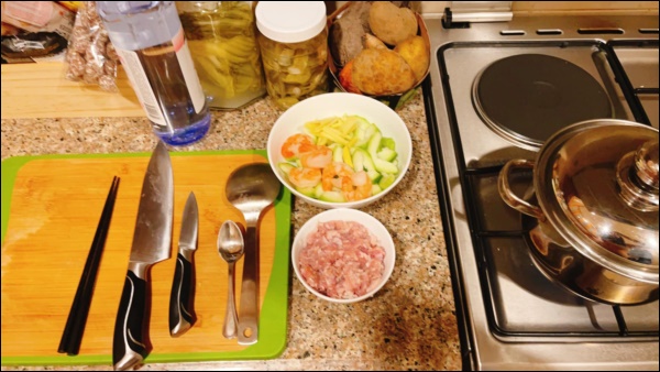Từ cô gái chuyên order đồ ăn, mùa dịch Mai Phương Thúy hóa thành gái đảm, vào bếp nấu nhiều món ngon hấp dẫn-16