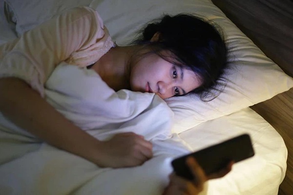 Ngày nào cũng dùng điện thoại quá 6 tiếng mỗi ngày, coi chừng 6 bộ phận này của cơ thể rước trọng bệnh-3