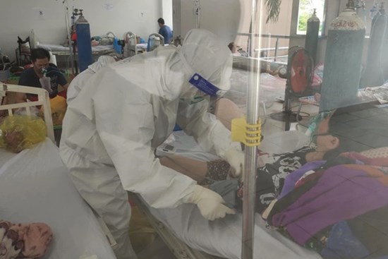 Nhiều bệnh nhân COVID-19 nặng được cứu sống tại Trung tâm Hồi sức trong hầm để xe