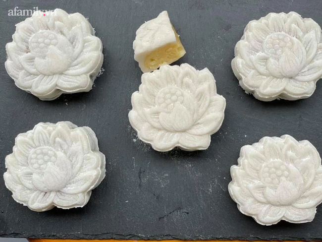 Trung thu mùa giãn cách: Không mua bánh, không đèn lồng, mẹ đảm Hà Nội ra tay làm bánh tại gia tiết kiệm chi phí-1