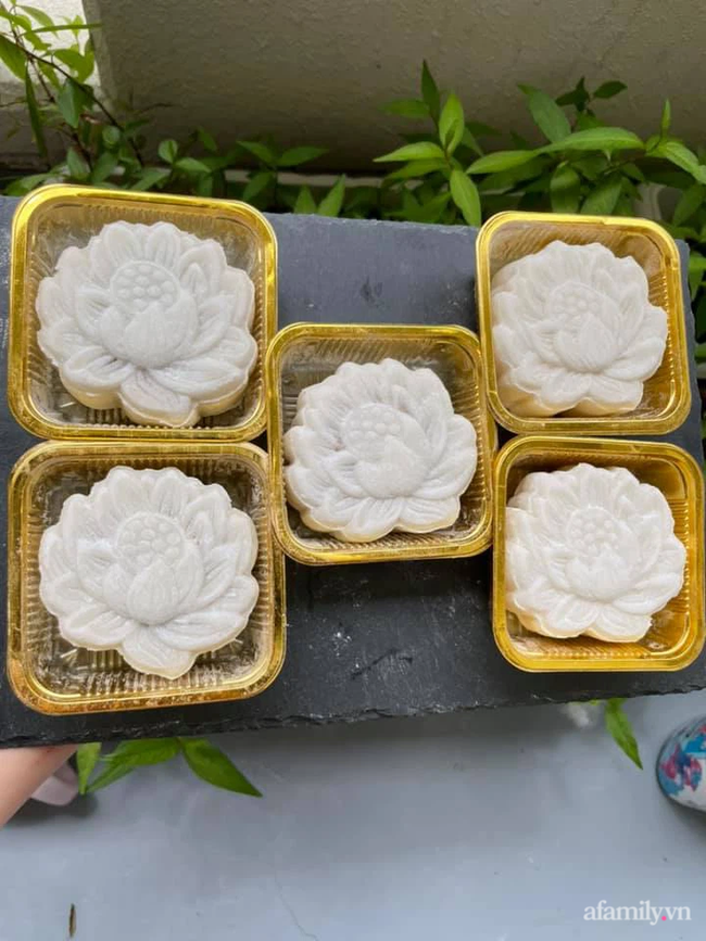 Trung thu mùa giãn cách: Không mua bánh, không đèn lồng, mẹ đảm Hà Nội ra tay làm bánh tại gia tiết kiệm chi phí-2