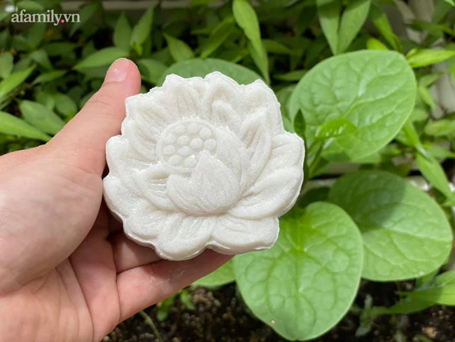 Trung thu mùa giãn cách: Không mua bánh, không đèn lồng, mẹ đảm Hà Nội ra tay làm bánh tại gia tiết kiệm chi phí-3