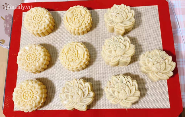 Trung thu mùa giãn cách: Không mua bánh, không đèn lồng, mẹ đảm Hà Nội ra tay làm bánh tại gia tiết kiệm chi phí-5