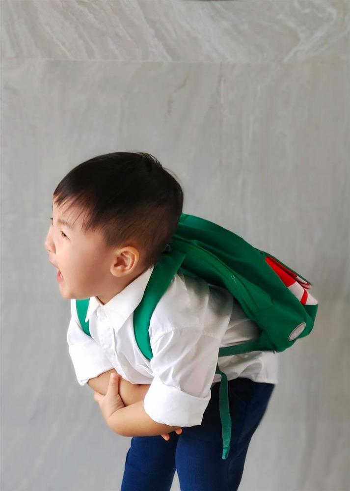 Con trai Hòa Minzy lên đồ đi học cực bảnh nhưng xem đến ảnh cuối thì ai cũng rưng rưng-3