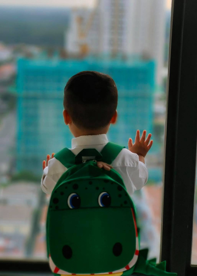 Con trai Hòa Minzy lên đồ đi học cực bảnh nhưng xem đến ảnh cuối thì ai cũng rưng rưng-5