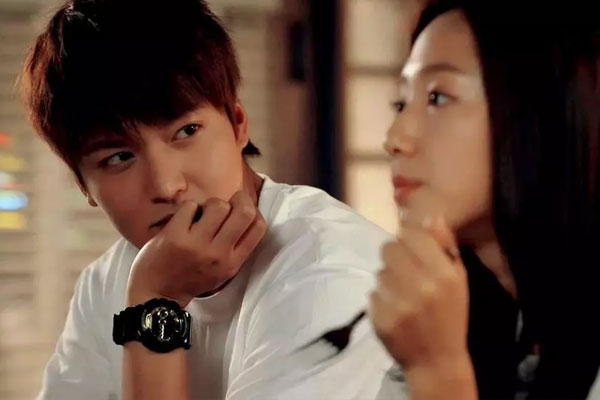 Chia sẻ chuyện làm người thứ ba, thanh niên bị dân mạng ném đá tơi tả-1