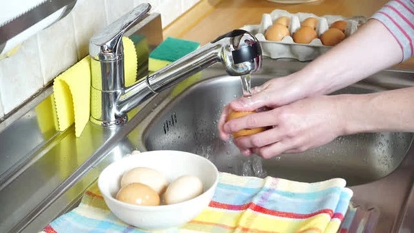 Mẹ dẫn con gái đi khám vì đau họng, không ngờ phát hiện cả 2 đều bị ung thư tuyến giáp do thói quen bảo quản trứng sai cách-3