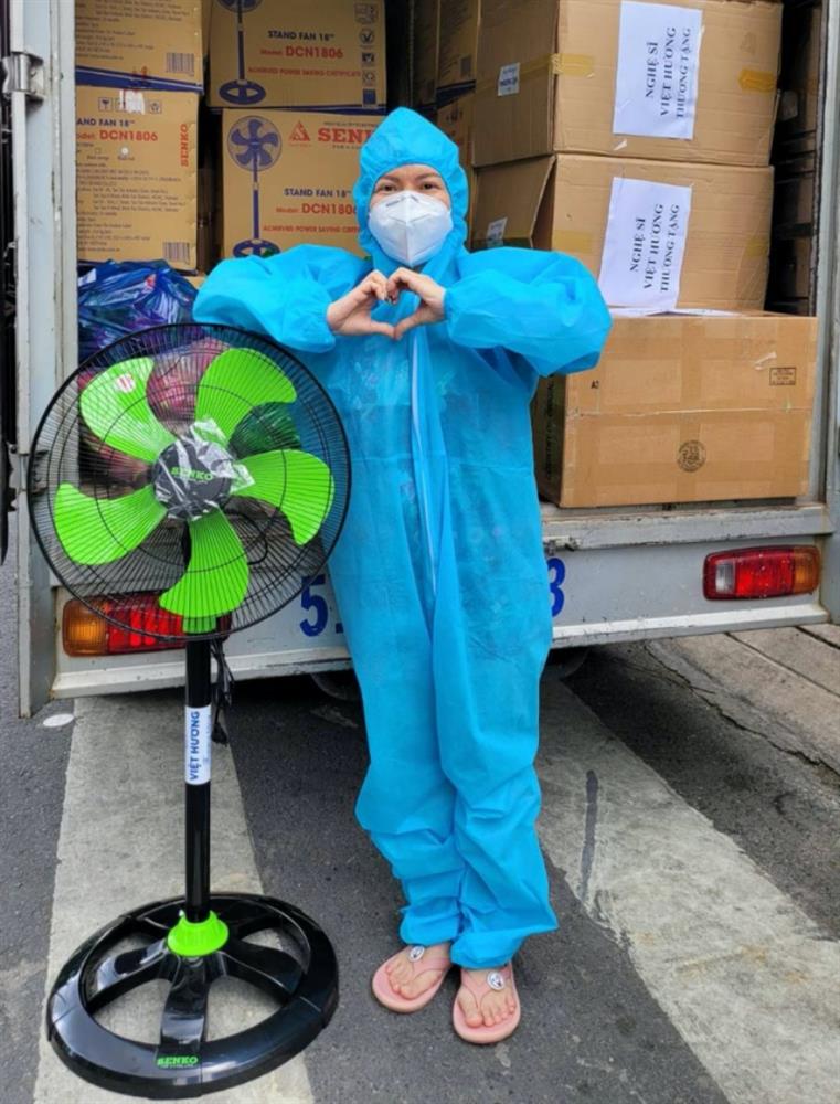 Xe tải chở đồ từ thiện của Việt Hương bị trộm bẻ khóa lấy hết giấy tờ, nữ danh hài khẩn thiết kêu gọi trả lại-3