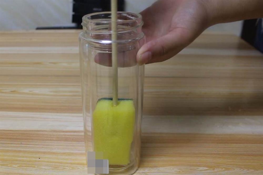 Một vết cắt ở giữa miếng bọt biển hóa ra lại giải quyết nhiều vấn đề gây khó khăn cho mọi người, rất thuận tiện và thiết thực-4