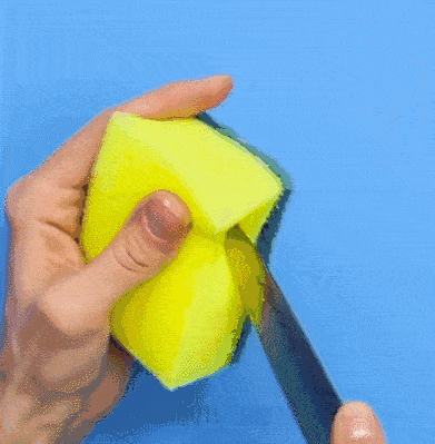 Một vết cắt ở giữa miếng bọt biển hóa ra lại giải quyết nhiều vấn đề gây khó khăn cho mọi người, rất thuận tiện và thiết thực-7