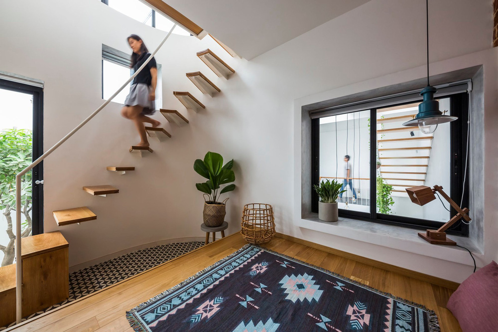 Bố mẹ chịu chơi xây nhà 136m2 ở Sài thành tặng con gái, kiến trúc bổ đôi biệt lập nhưng vẫn không thiếu sự gắn kết-22