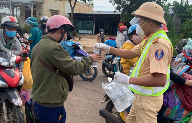 CSGT trong đại dịch Covid-19: Có những nỗi sợ còn hơn cả cái chết-15
