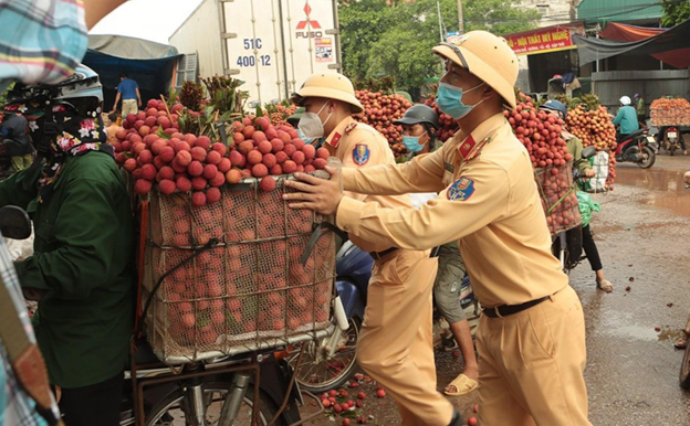 CSGT trong đại dịch Covid-19: Có những nỗi sợ còn hơn cả cái chết-16