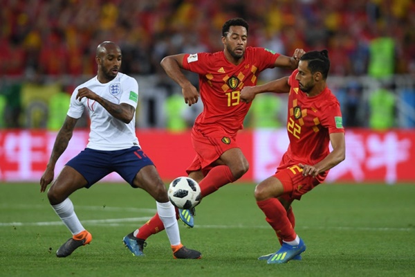 Rời đội tuyển vì lý do gia đình, bóng đá thế giới có bao nhiêu cầu thủ giống Công Phượng?-6