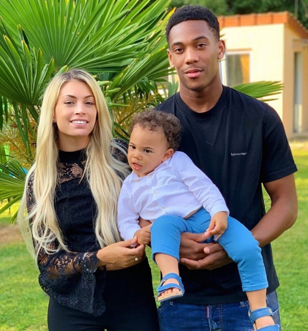 Rời đội tuyển vì lý do gia đình, bóng đá thế giới có bao nhiêu cầu thủ giống Công Phượng?-13