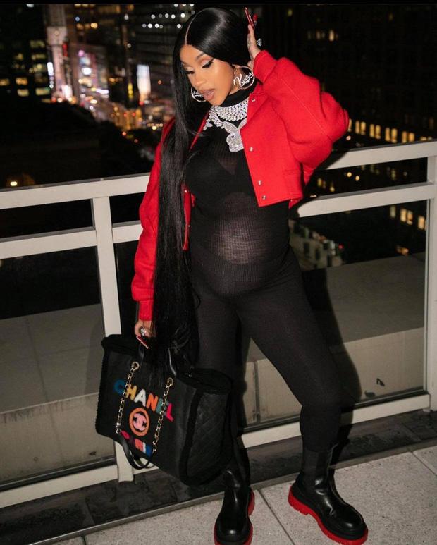 Cardi B đi đẻ: Làm nail, ôm con cũng đắp chăn Louis Vuitton 27 triệu-3