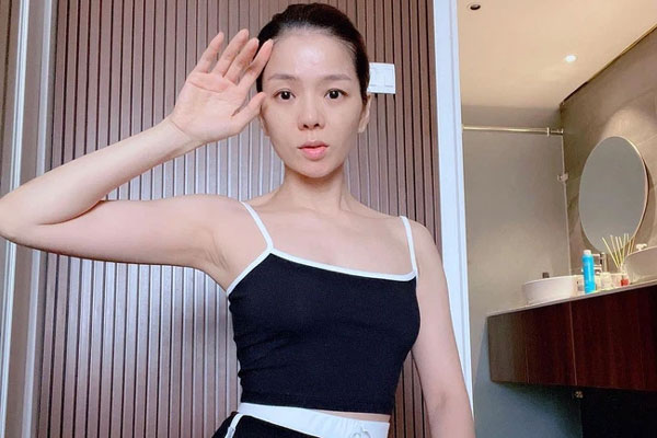 Động thái dằn mặt nhẹ nhàng mà sâu cay của Lệ Quyên khi bị mỉa mai tha cho Lâm Bảo Châu có vợ đi-5