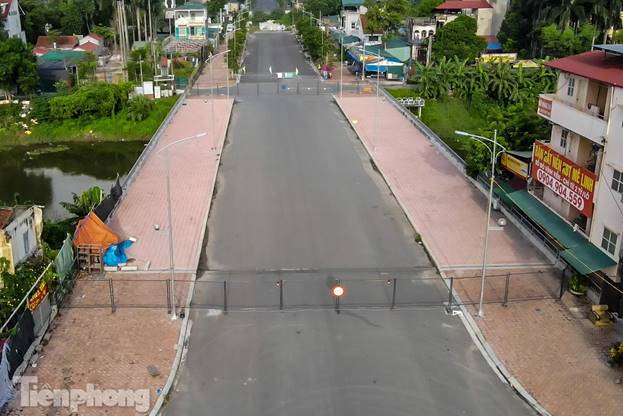 Nhức mắt cảnh luồn rào qua chốt cứng ở Hà Nội-1