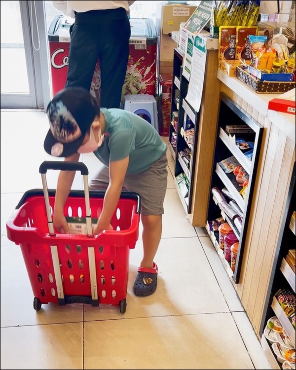 Mẹ đơn thân Ly Kute&nbsp;thật khéo dạy con, Khoai Tây mới hơn 5 tuổi đã ra dáng thanh niên giúp mẹ nhiều việc-2