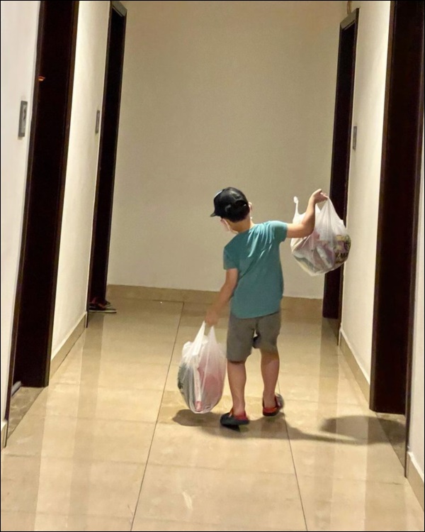 Mẹ đơn thân Ly Kute&nbsp;thật khéo dạy con, Khoai Tây mới hơn 5 tuổi đã ra dáng thanh niên giúp mẹ nhiều việc-4