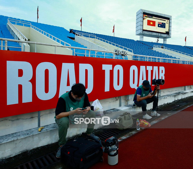 Khán đài sân Mỹ Đình trống vắng trong ngày trọng đại của bóng đá Việt Nam: Xung quanh chỉ có ghế thôi-4