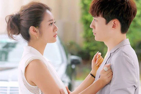 Chồng bắt quả tang vợ cùng người tình già, nực cười là phát ngôn của kẻ thứ 3 trong không gian nhà nghỉ tối tăm-1