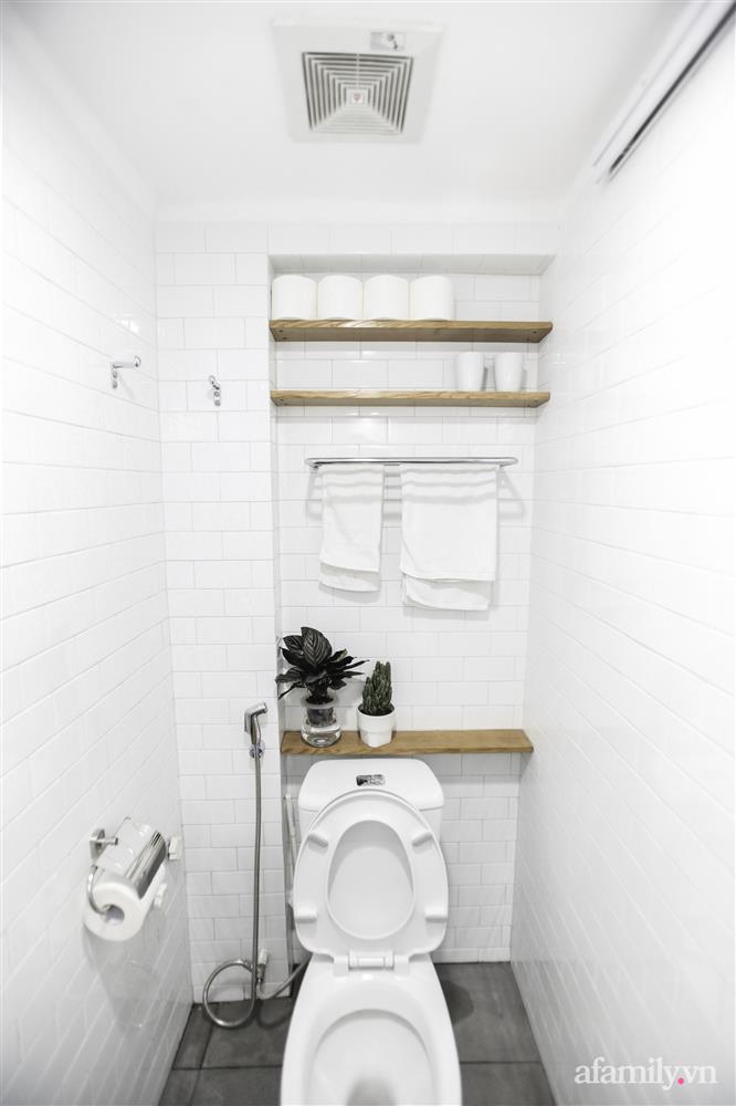 Phòng tắm chật hẹp 1,5m² theo phong cách Scandinavian cân mọi trở ngại của chàng trai độc thân ở Hà Nội-2