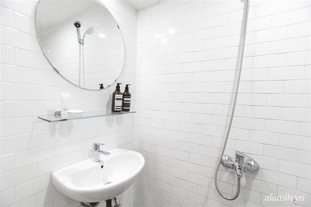 Phòng tắm chật hẹp 1,5m² theo phong cách Scandinavian cân mọi trở ngại của chàng trai độc thân ở Hà Nội-3