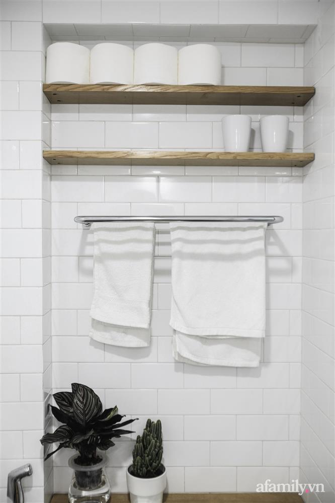 Phòng tắm chật hẹp 1,5m² theo phong cách Scandinavian cân mọi trở ngại của chàng trai độc thân ở Hà Nội-5