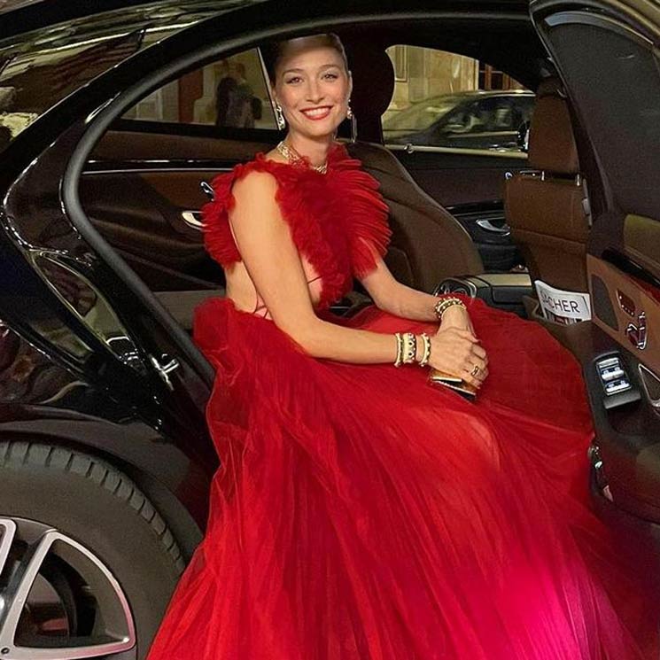 Công nương Monaco như thả rông tại đám cưới Hoàng gia: Diện bộ đầm ý nghĩa nhưng lại cắt khoét đúng chỗ hiểm-4