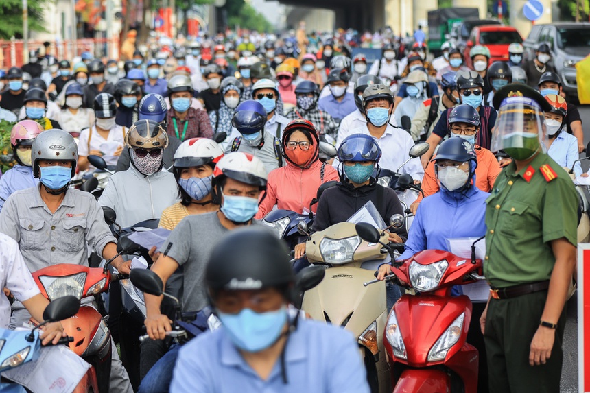 Vì sao giấy đi đường của Hà Nội gây bức xúc?-2