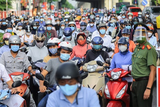 Vì sao 'giấy đi đường' của Hà Nội gây bức xúc?