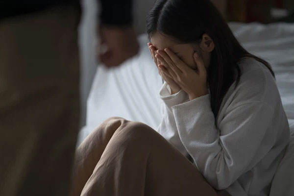 Nghe tin mẹ chồng bị tai nạn, chúng tôi gấp rút về thăm, tới nơi nhìn cảnh tượng trong nhà chồng mà tôi uất hận quay người bỏ đi luôn-2