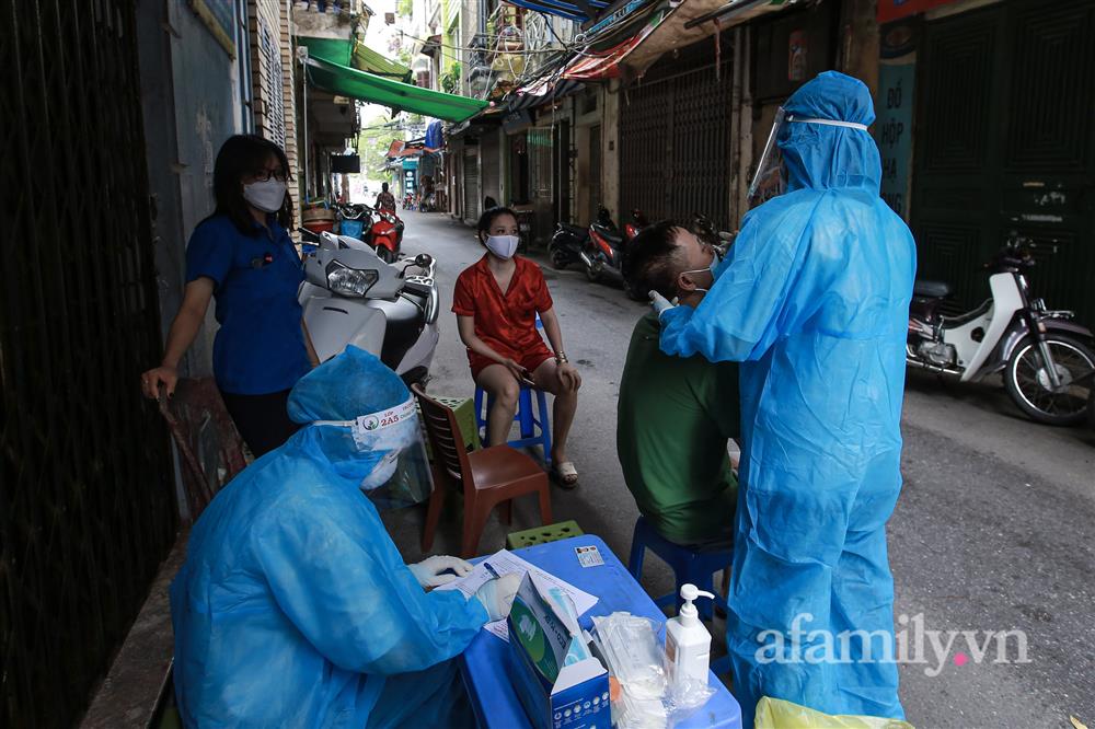 Hà Nội: Phong tỏa khu dân cư 800 dân ở phường Phúc Xá vì một gia đình 4 người dương tính SARS-CoV-2-6